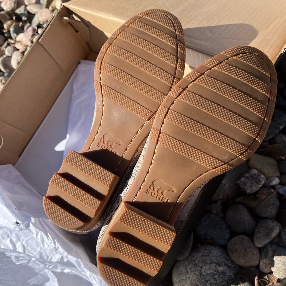Sorel Lola Booties - Picture 3 of 6